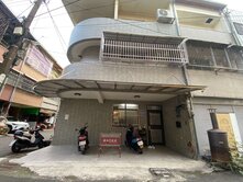 霧峰全新整理面寬7米，邊間三面採光，可停雙車位