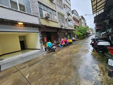 🏠高醫✅高雄車站✅翻新透天店住✅可停車