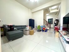 台中買屋  沙鹿輕屋齡前院停車臨路美別墅