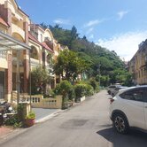 大坑雙語學校前院車庫剔墅