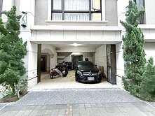新豐火車站5分鐘｜社區型透天雙車位｜整層主臥設計