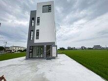正五結路一眼就愛上的白色極簡農舍