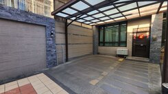 塗城震後邊間大面寬社區別墅｜可併排雙車
