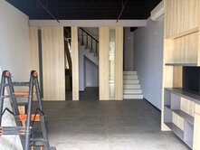 獨家｜大里｜收租看這間．輕屋齡低總價金店附平車