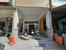 鼎力商圈近金獅湖市場翻修附電梯店面