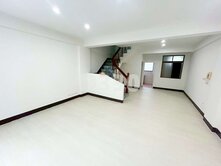 北區花園夜市旁有車位透天厝I住商琇萍