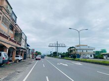 馬賽近國五交流道20米大馬路旁大地坪店住