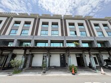 鳳山頂庄路上∣ 臨路正四樓漂亮透天