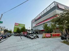 水湳愛買旁熱鬧收租角間透店