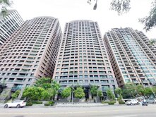 美術館首排大面寬店霸