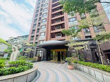 信義尊爵四房坡道平面車位(永慶曾莉萍)
