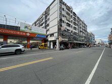 低總價-小港桂林商圈-近捷運面寬車庫透天
