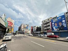 獨家南屯正五權西黎明路口旁｜近百建坪臨路黃金透店