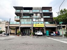 小港餐旅大學高松路面公園透天店面