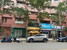 河堤社區劍橋水岸都市十米路上吃市金店面
