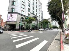 商四特收租置產店面