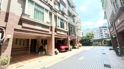 莒光商圈.R18油廠國小站.稀有前後門.車庫別墅