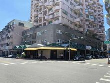 楠梓⭐德賢商圈1~3F醒目三角窗大店面⭐