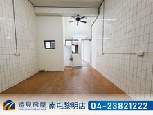 西屯青海漢口黃金叉路顯眼透店|遠見房屋