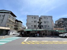 前鎮國中三角窗六米大面寬公寓一樓超醒目店住