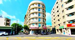 亞洲大學旁｜69間電梯收租套房+3店面｜歡迎出價談