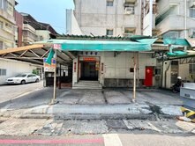 前鎮國中三角窗六米大面寬公寓一樓超醒目店住