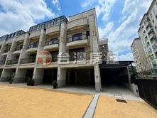 麥當勞商圈牛津Villa電梯別墅庭院四台休旅車
