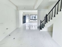 竹南科學園區朝南邊間採光優全新透天