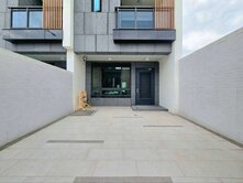 弘文全新臨路邊間大地坪電梯別墅
