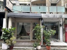 新光三越旁精品店面