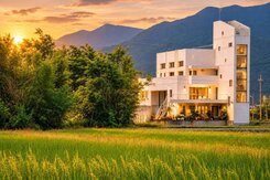礁溪玉田三面臨路龜山島海景群山美景泳池夢幻農舍
