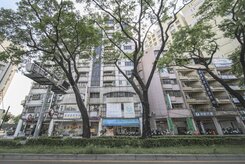 外面有輕軌｜開門有貴人｜大順二路1-3樓雙鑫店面