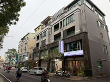 獨家★嘉義【忠孝路臨路邊間電梯店墅】