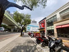這太誇張🅰️文心路肯德基旁|地51坪| 角間透店