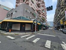 🐝🐝德賢德民商圈三角窗大面寬可停多車店面