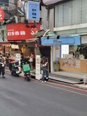 忠孝Sogo商圈1樓小金雞母
