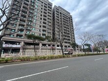 體育園區龍慈路金店面