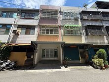 俗俗賣-大寮包公廟商圈-透天店住