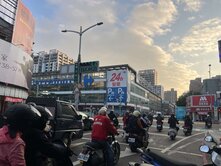 三民區灣仔內輕軌站旁4房透天