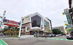南屯黎明商圈舒適一樓三房+車位