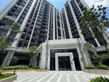自由綠洲邊間高樓三房車