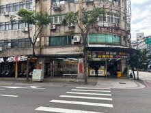 中山路黃金地段三房車~都更潛力+現買現收租~1