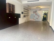 新生路黃金電梯店面