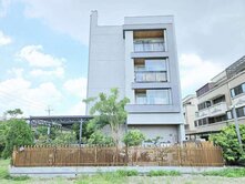 專簽金馬路一段｜大面寬大地坪庭院電梯別墅｜可停6車