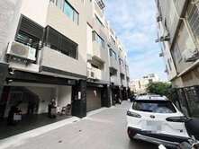 *大灣商圈*電梯車墅.5年屋.地30坪.室內空間大