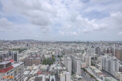 賠售‼️輕軌🚈建興商圈🌈高樓景觀✨全新三房平車