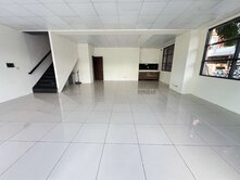 專任-新竹角間店面