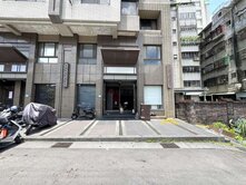 【永慶小簡】每坪35萬．挑高6米5一樓車位門前好停