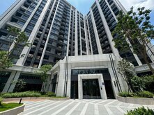 自由綠洲邊間高樓三房車