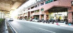 臨88快速道六和路上低總價店面